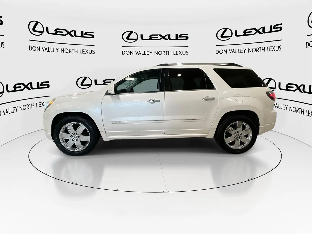 GMC Acadia снимка GMC Acadia