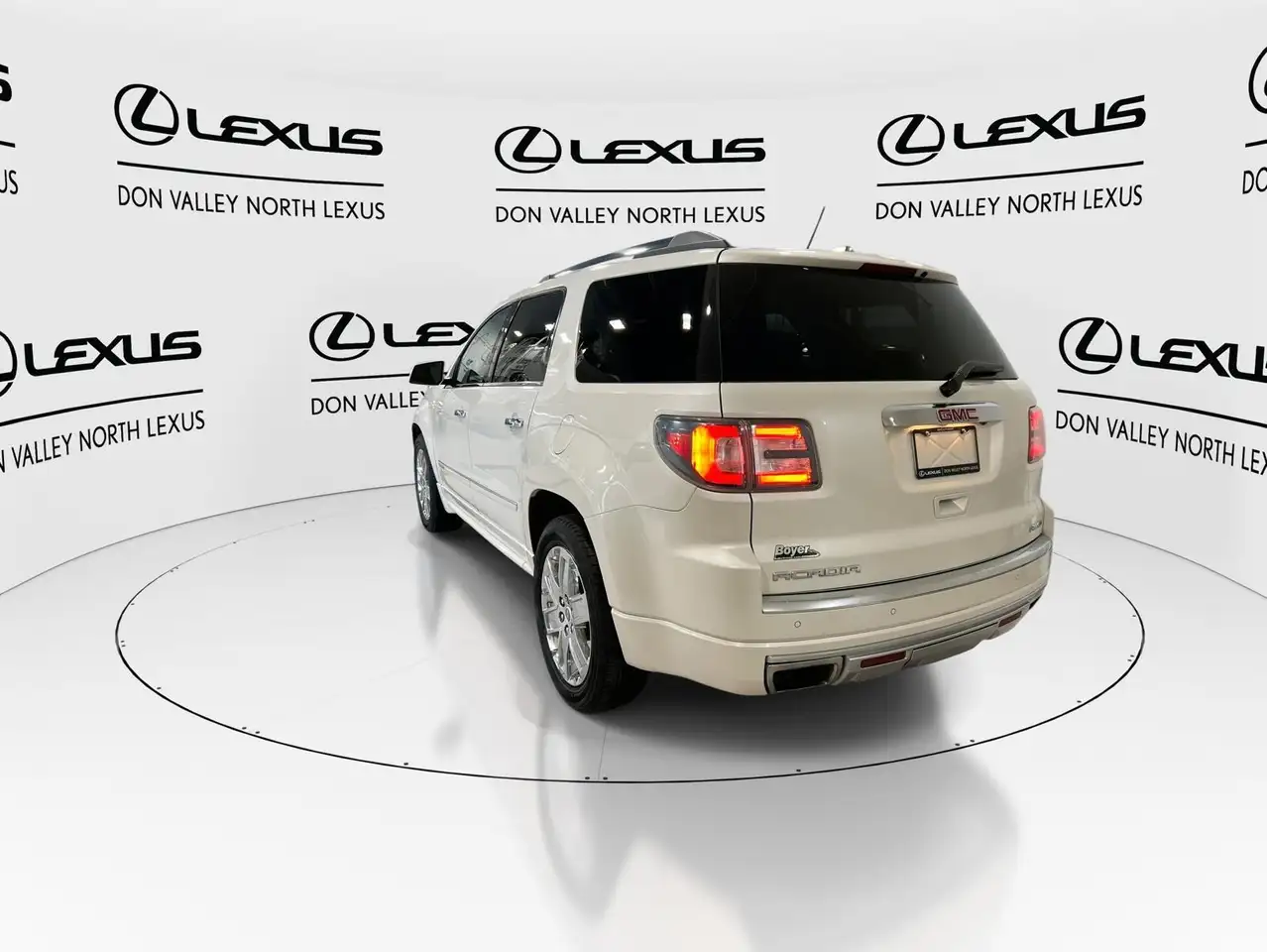 GMC Acadia снимка GMC Acadia