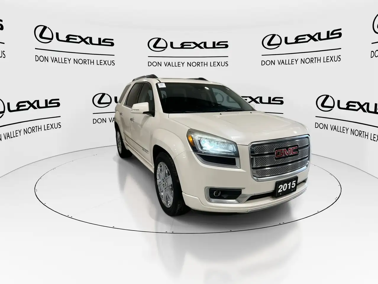 GMC Acadia снимка GMC Acadia