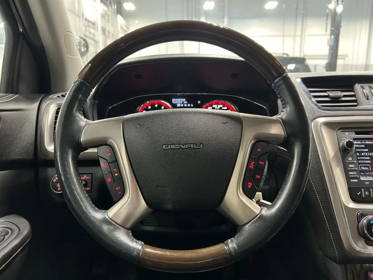 GMC Acadia снимка GMC Acadia