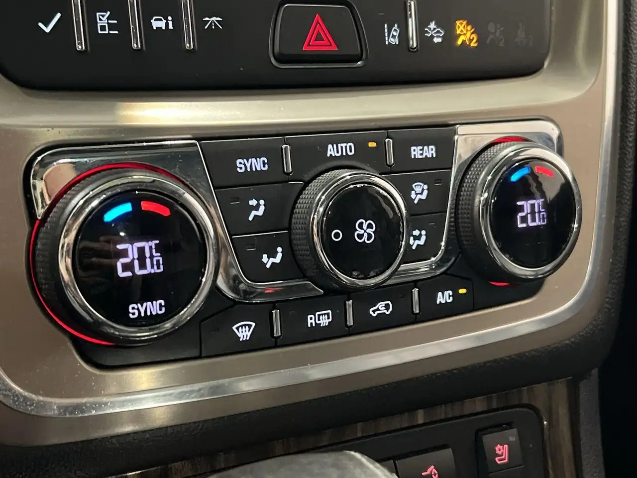 GMC Acadia снимка GMC Acadia