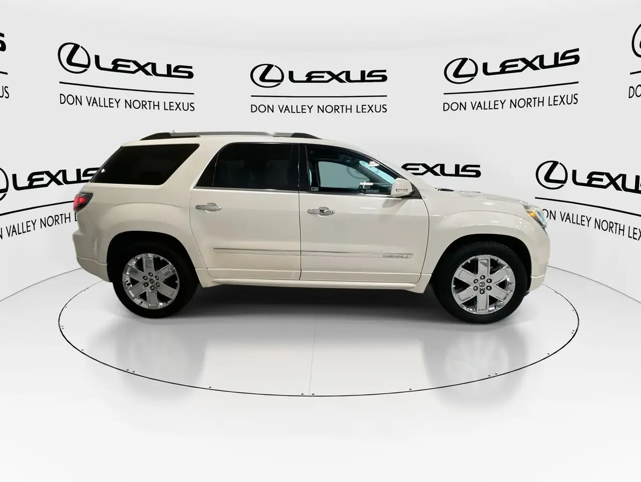 GMC Acadia снимка GMC Acadia