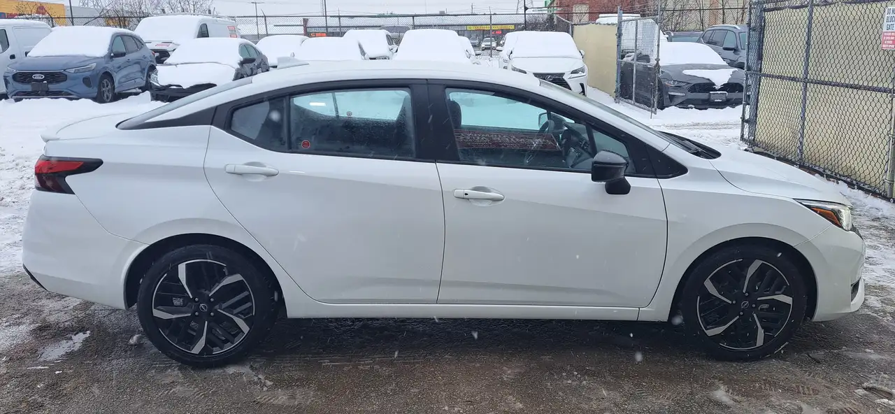 Nissan Versa снимка Nissan Versa