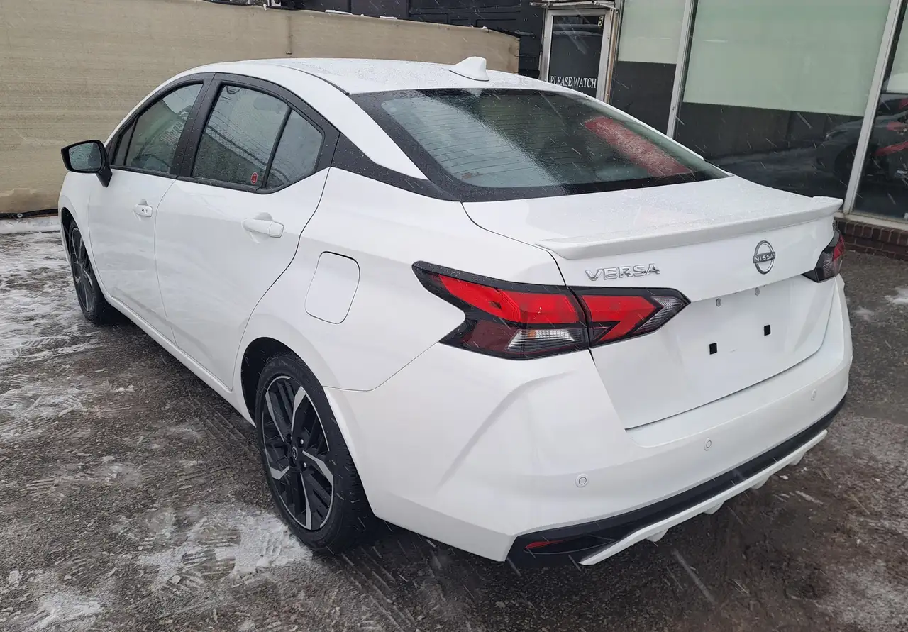 Nissan Versa снимка Nissan Versa