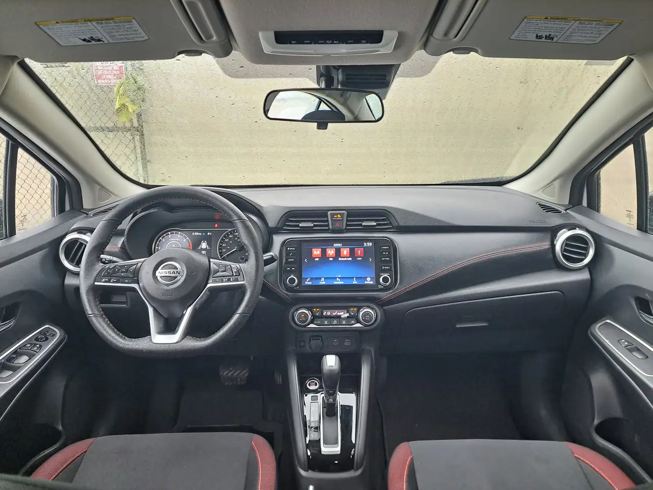 Nissan Versa снимка Nissan Versa