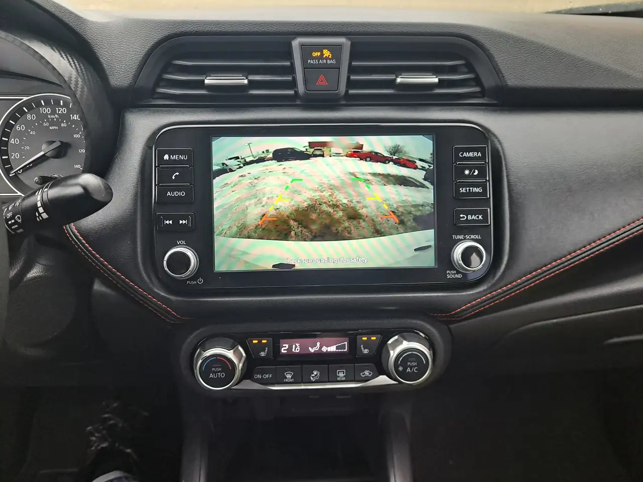 Nissan Versa снимка Nissan Versa
