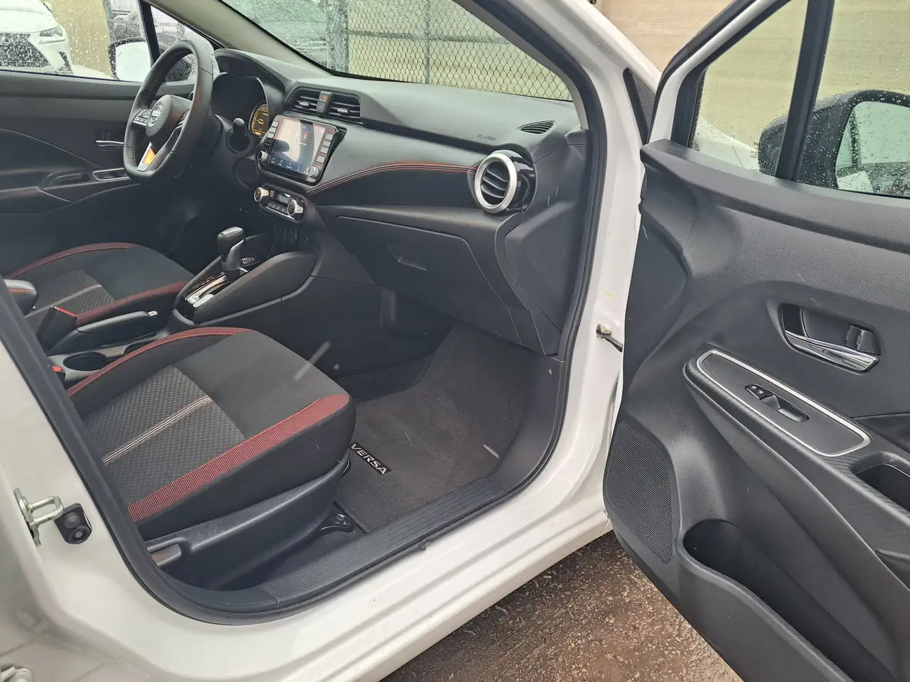 Nissan Versa снимка Nissan Versa