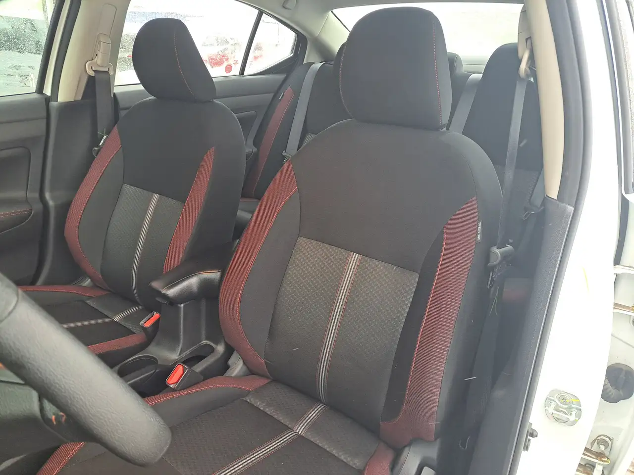 Nissan Versa снимка Nissan Versa