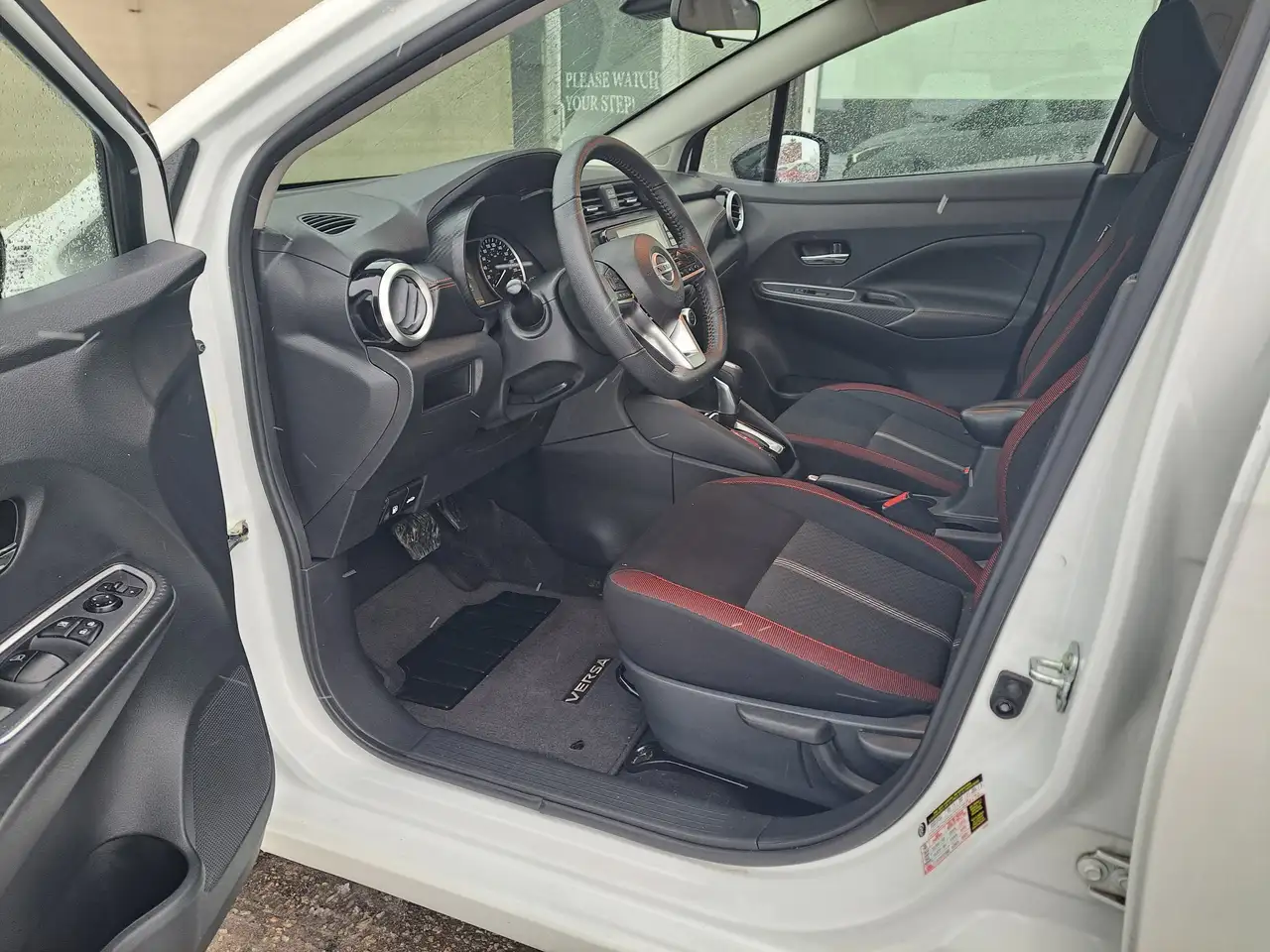 Nissan Versa снимка Nissan Versa