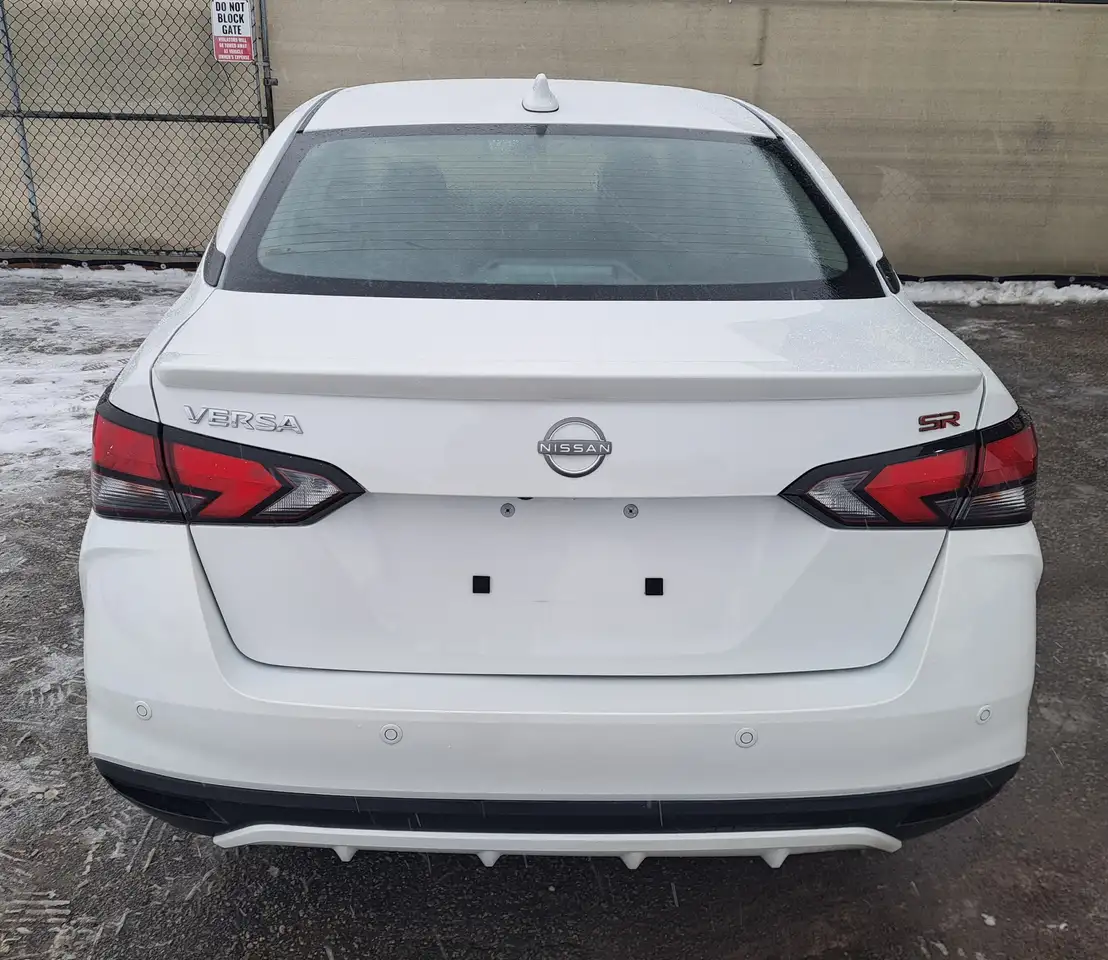 Nissan Versa снимка Nissan Versa