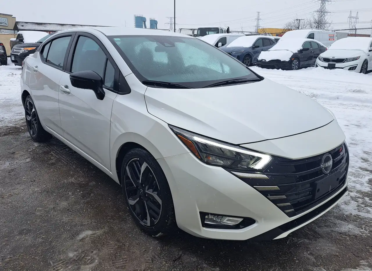 Nissan Versa снимка Nissan Versa