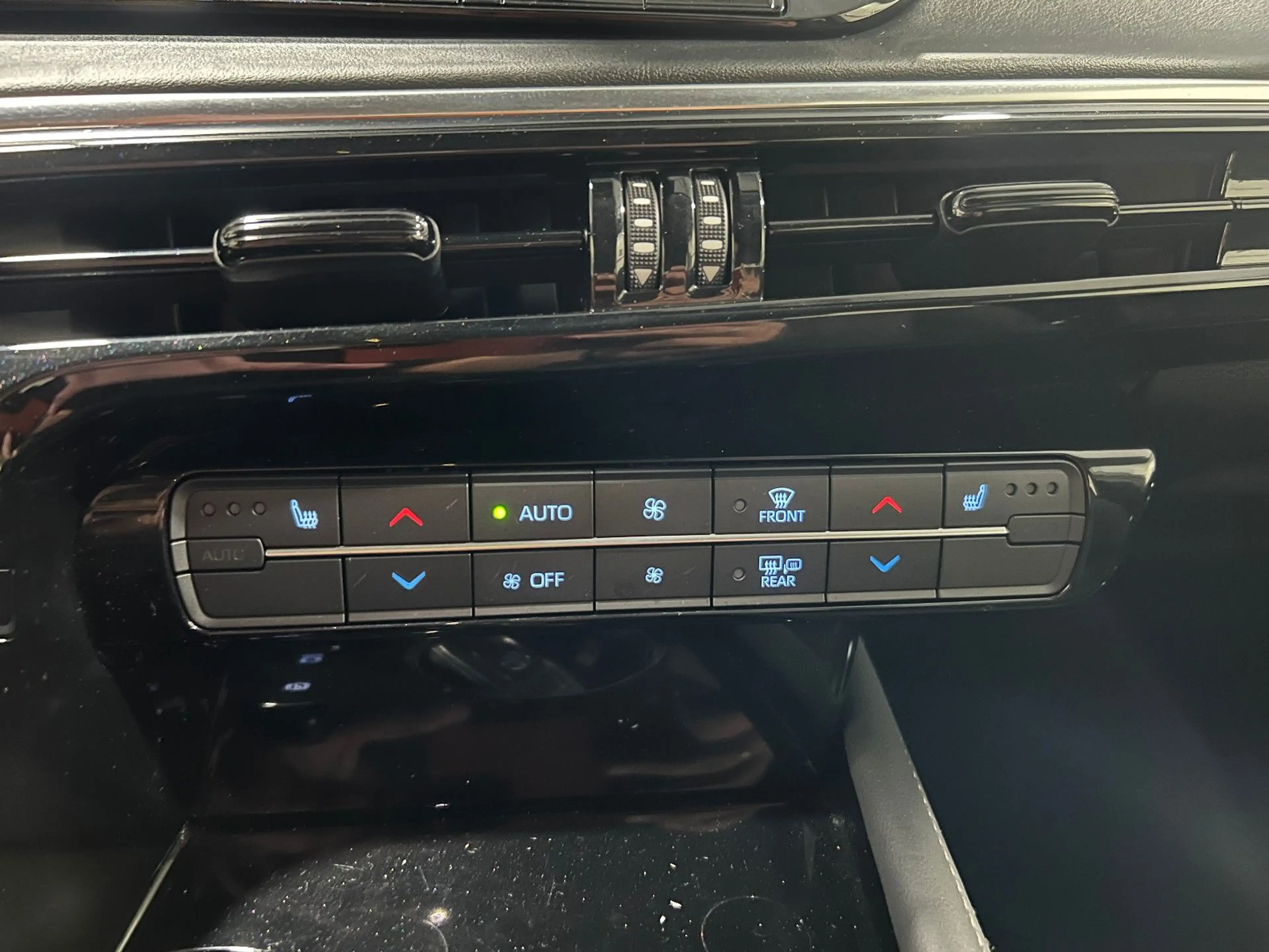 Toyota Mirai Automatik **Navi*Kamera*Spur*Temp** — photo 14