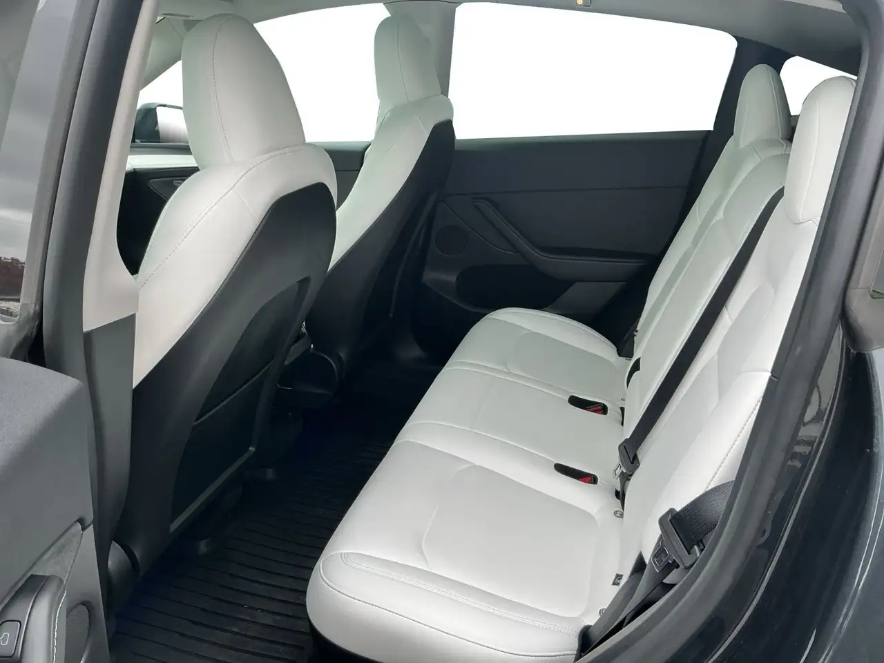 Tesla Model Y снимка Tesla Model Y
