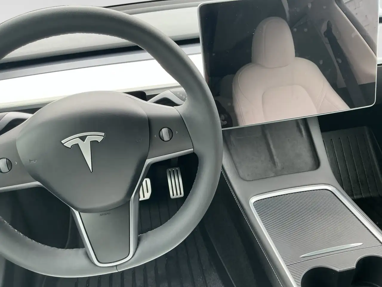 Tesla Model Y снимка Tesla Model Y