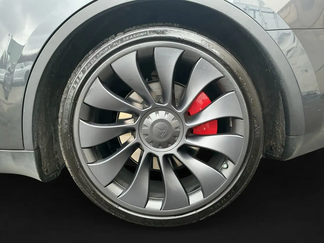 Tesla Model Y снимка Tesla Model Y