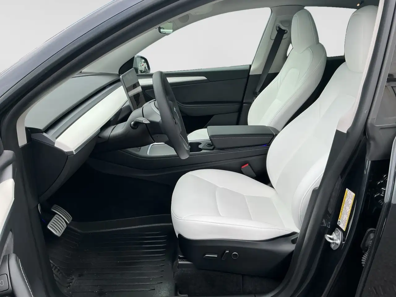 Tesla Model Y снимка Tesla Model Y