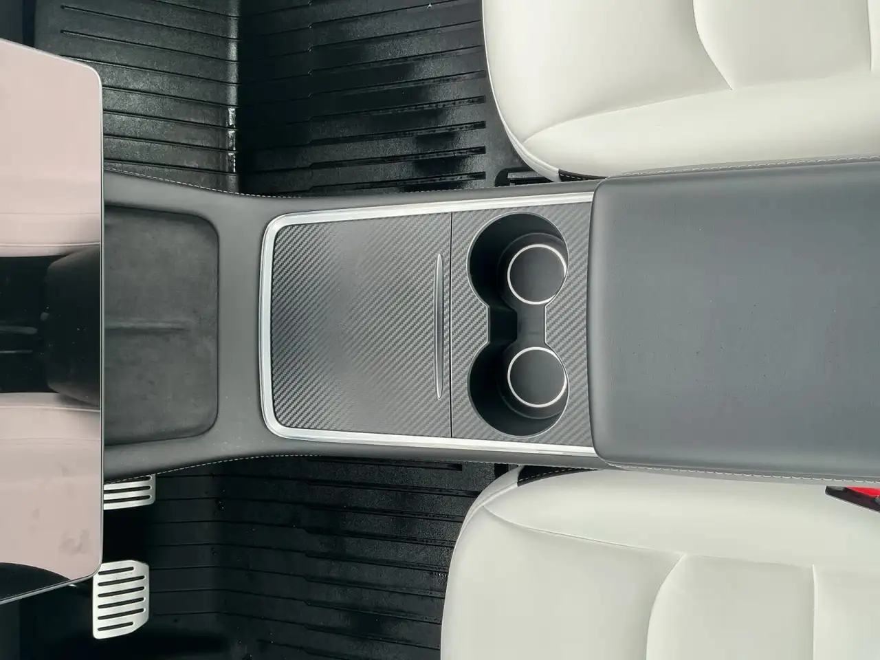 Tesla Model Y снимка Tesla Model Y