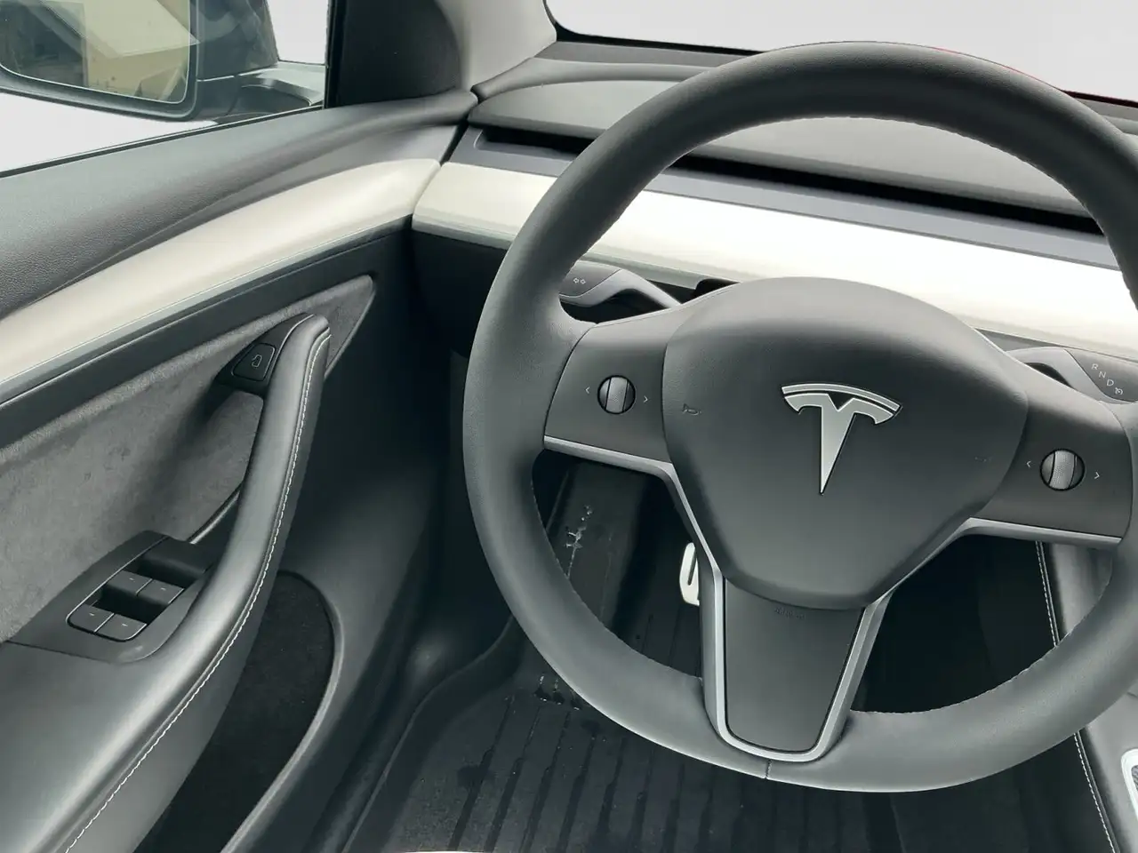 Tesla Model Y снимка Tesla Model Y