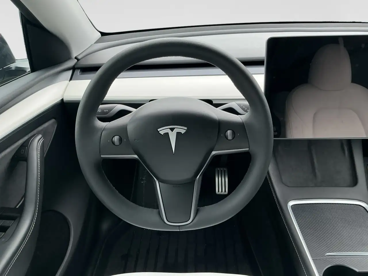 Tesla Model Y снимка Tesla Model Y