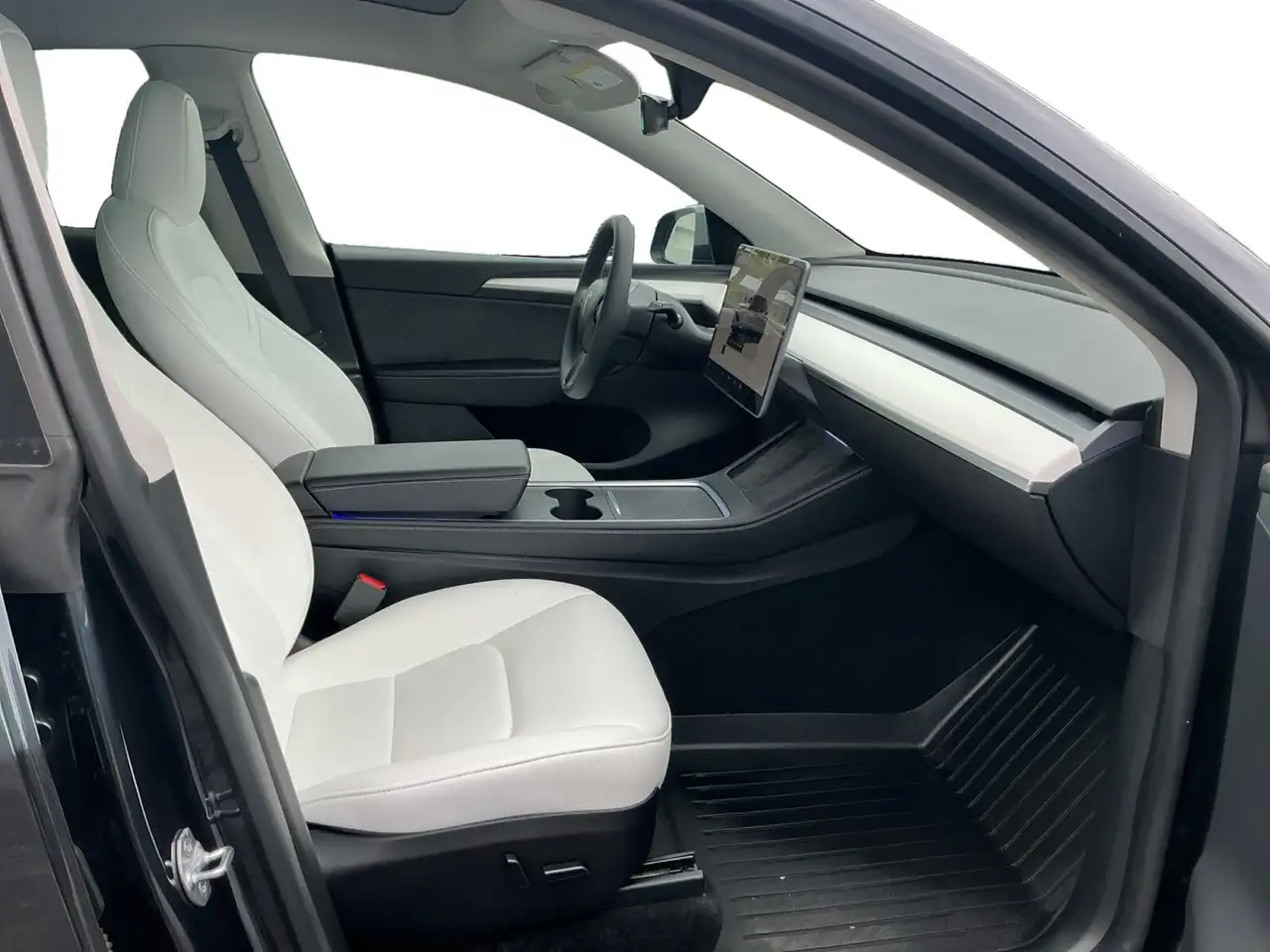 Tesla Model Y снимка Tesla Model Y
