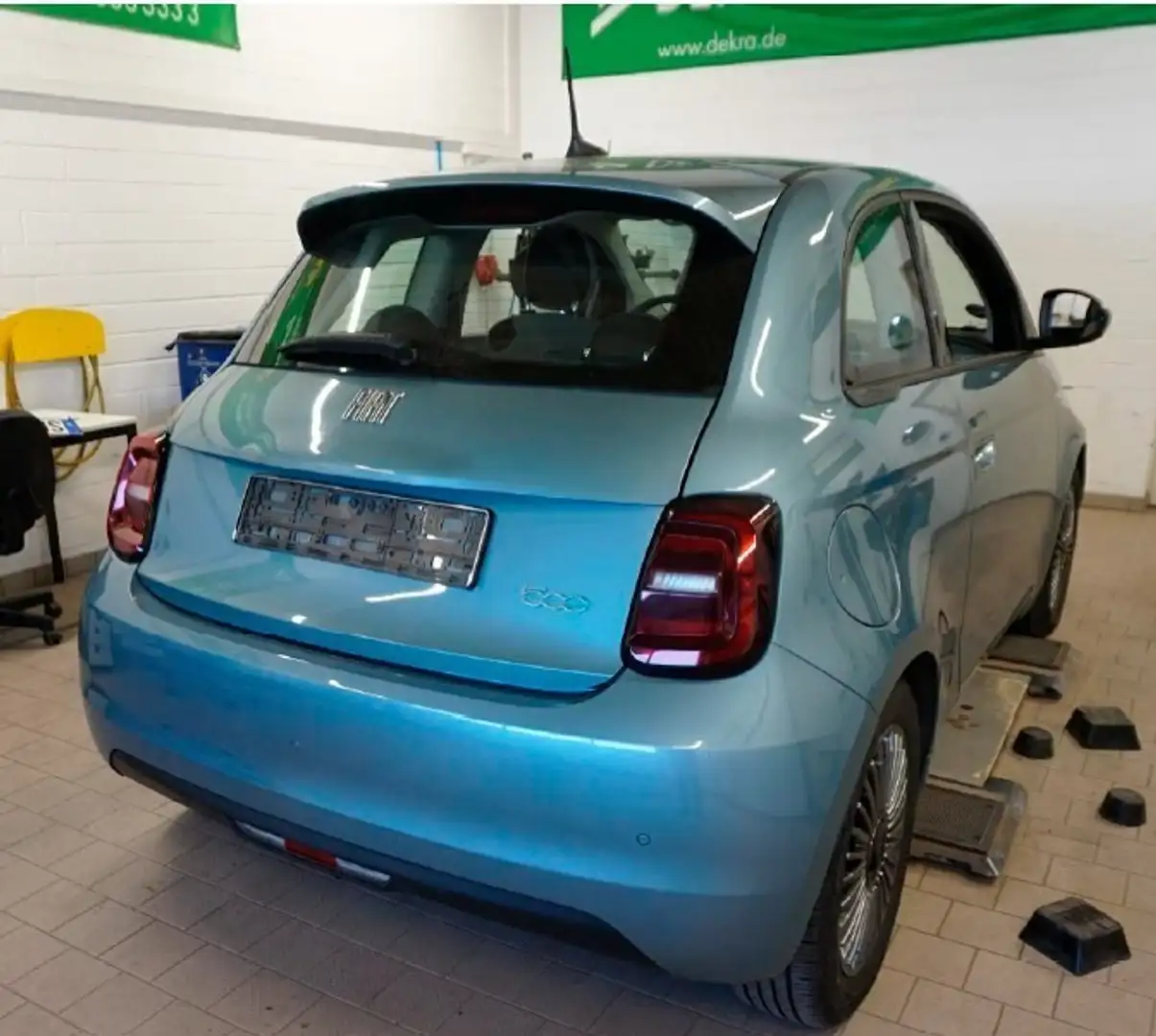Fiat 500e Icon 118PS 42KWh Navi - Einparkhilfe Blau - 2