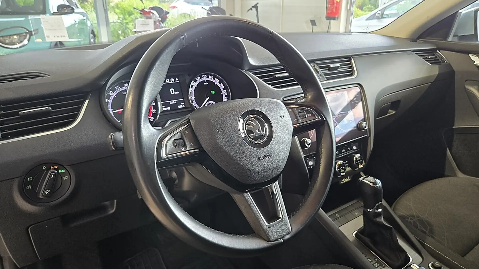 Skoda Octavia Combi 2,0 TDI Ambition DSG --TOLLE AUSSTATTUNG-- Silber - 2