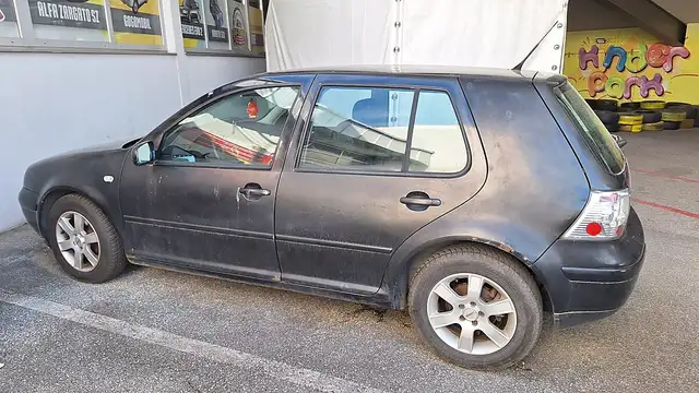 Volkswagen Golf view 2