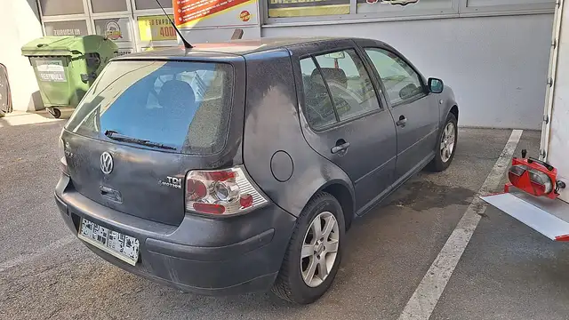 Volkswagen Golf view 5