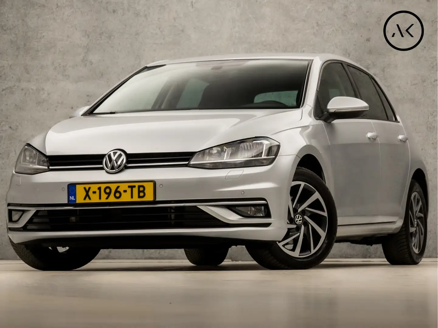 Volkswagen Golf 1.0 TSI Luxury Automaat (APPLE CARPLAY, GROOT NAVI Grijs - 1