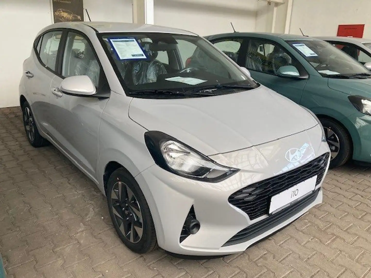Hyundai i10 Trend Grau - 1