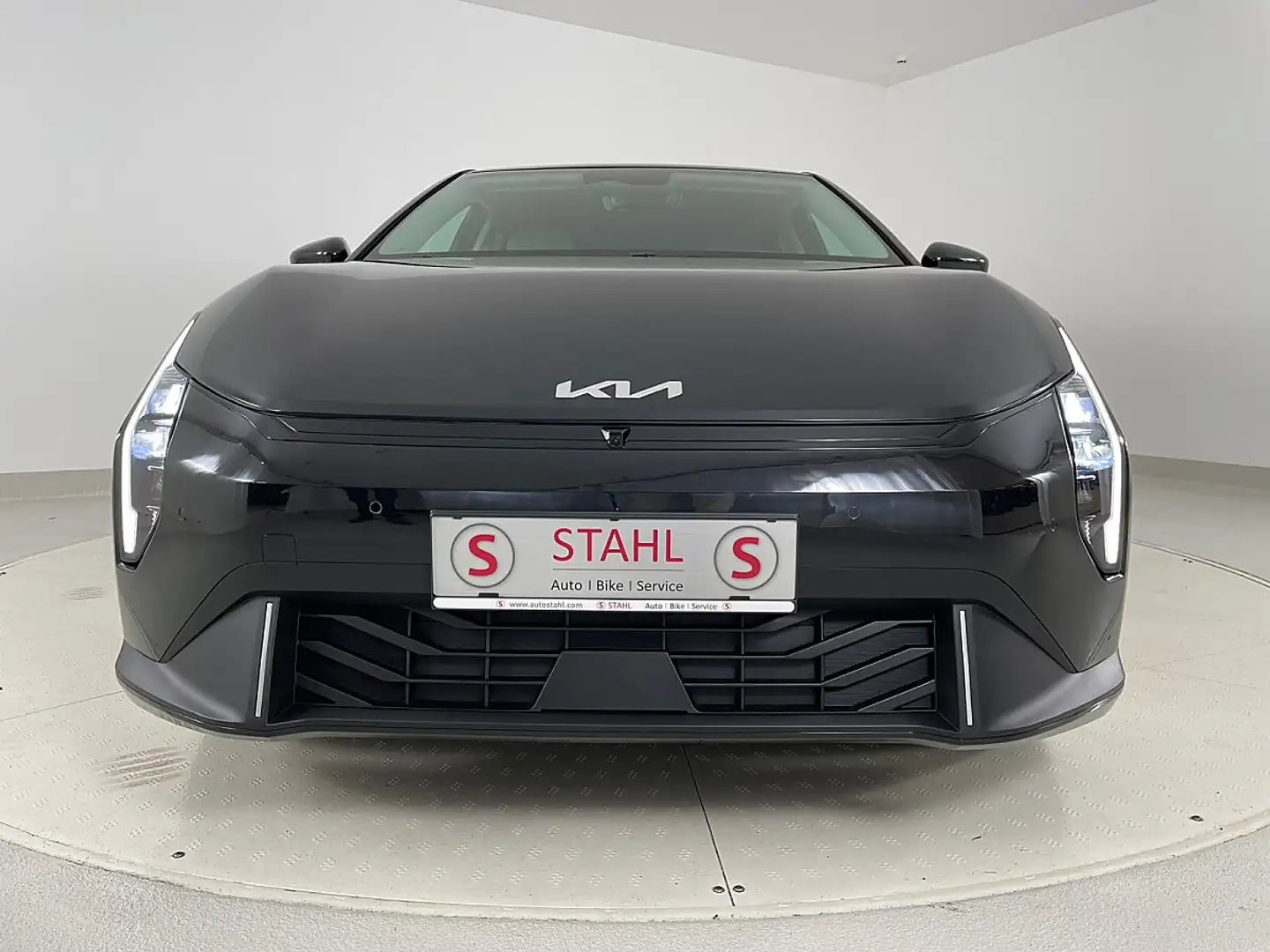 Kia EV4 HB/EARTH PLUS/81,4KWH/AT/FWD/204/MY26|Auto Stah... Schwarz - 2