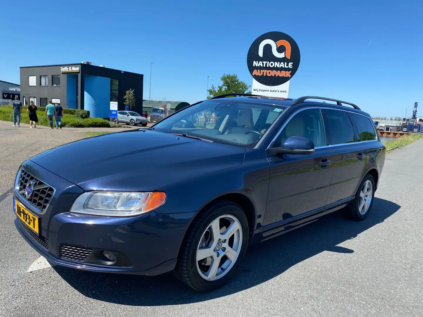 Volvo V70 2012 * 2.0 D3 Summum * APK * TOP AUTO * Blauw - 1