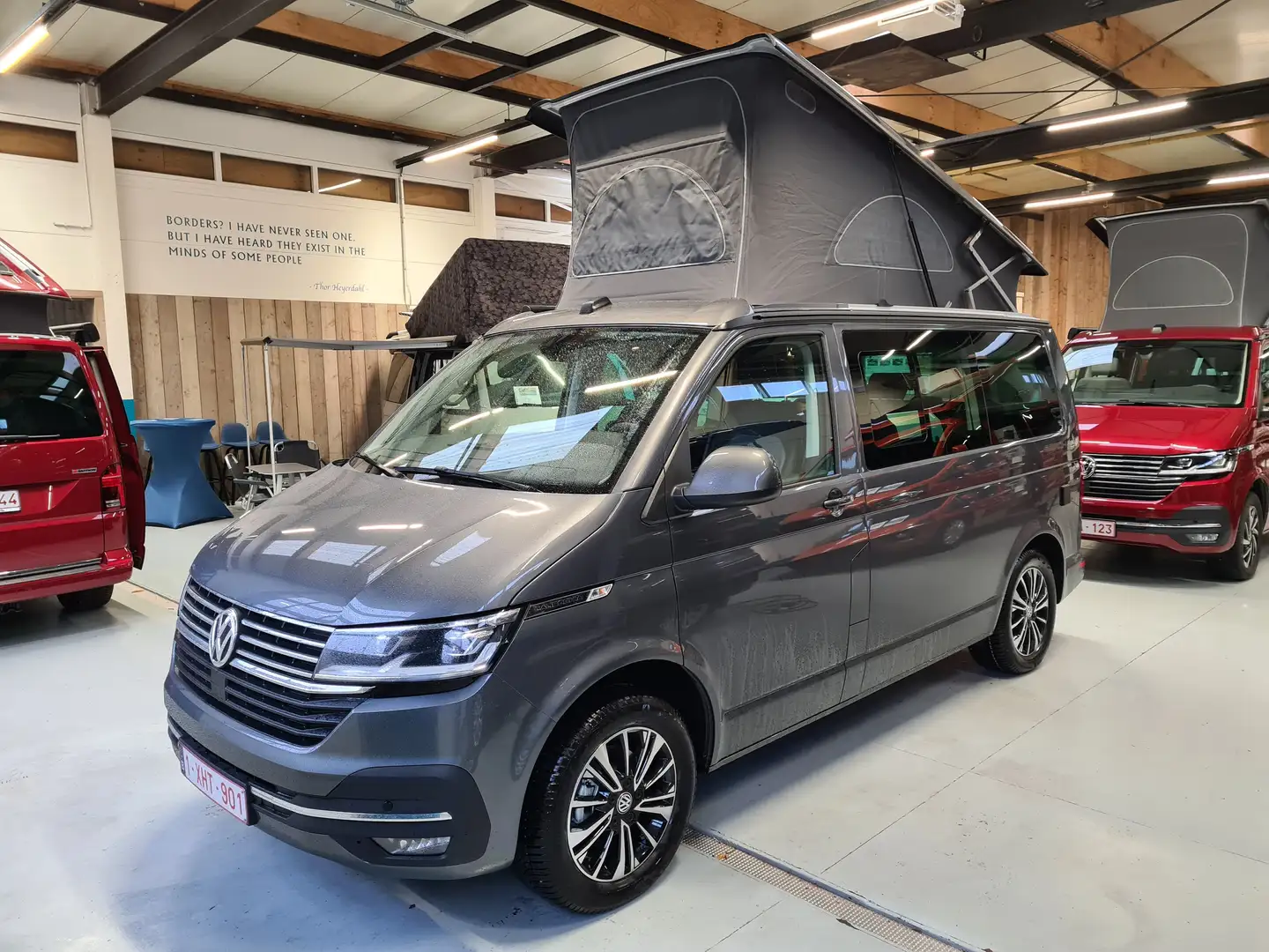 Volkswagen T6.1 California BEACH 150PK DSG-7 Automaat Gris - 2