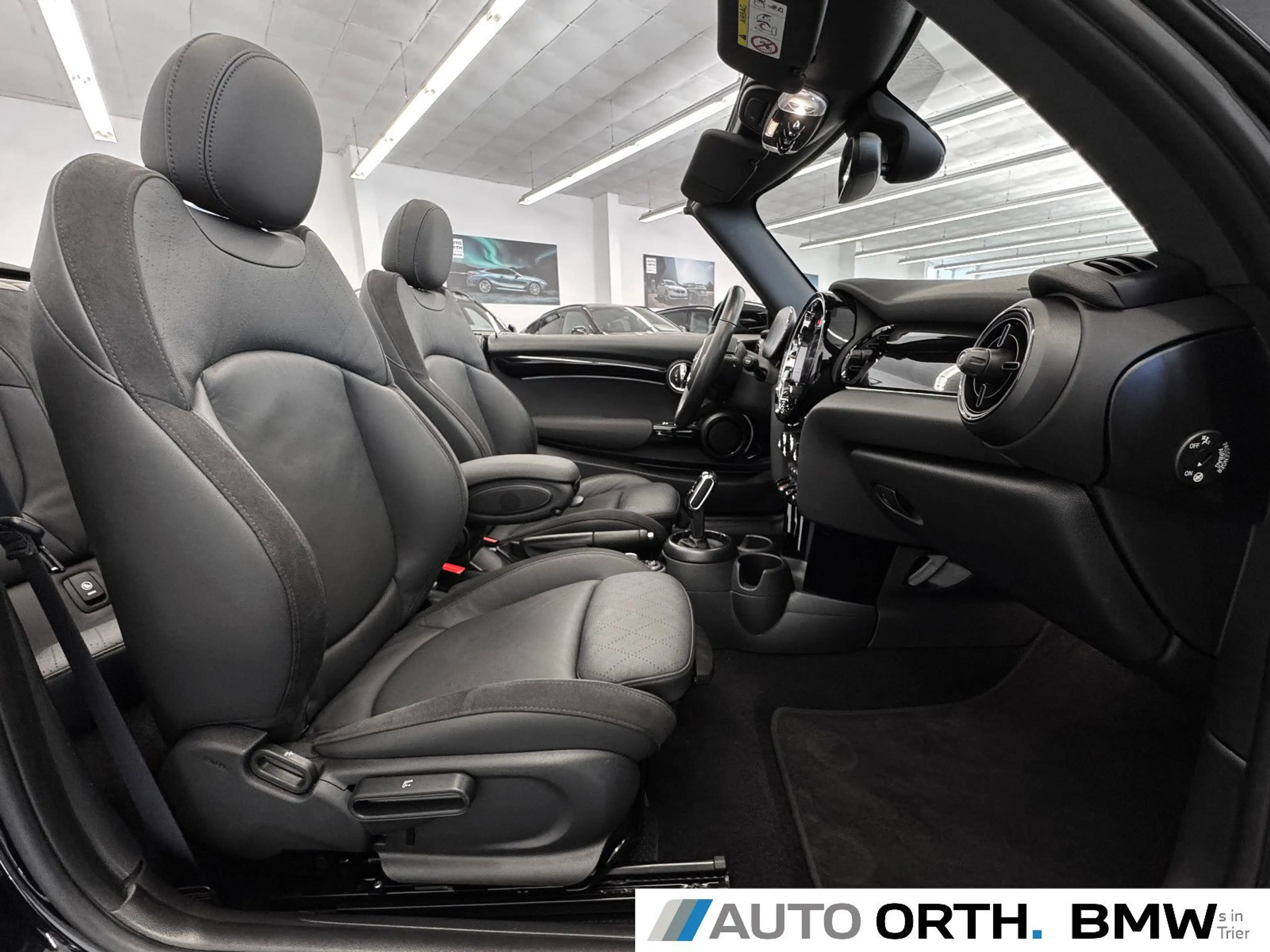 MINI Cooper Cabrio AUT. LEDER NAVI LED KAMERA SP-SITZ — photo 14