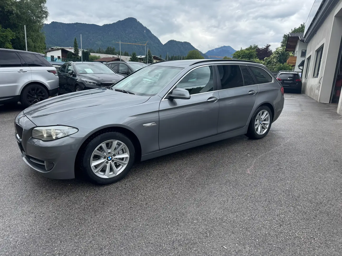 BMW 528 528 i xDrive Grau - 2