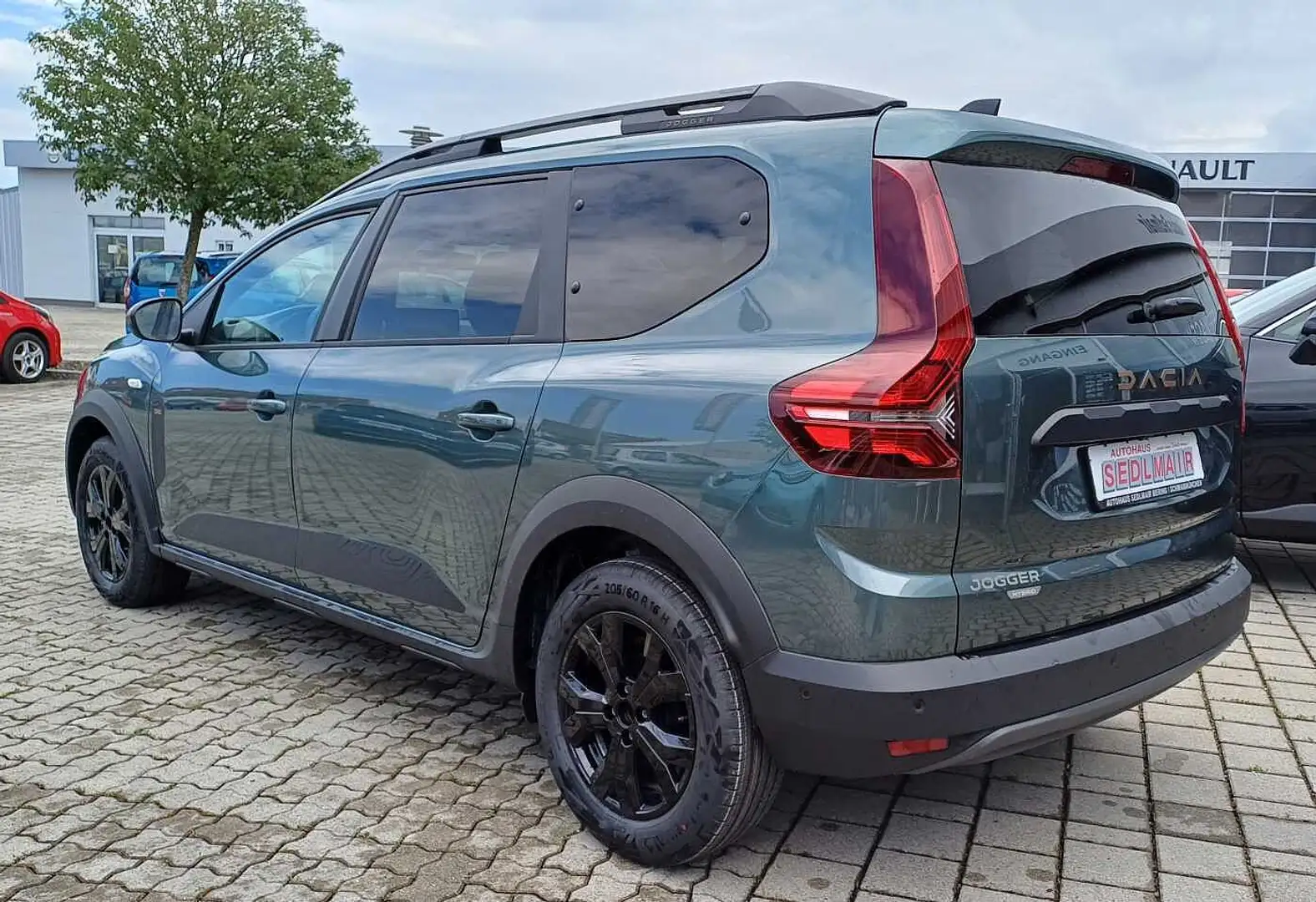 Dacia Jogger Extreme+ TCe 110 7-Sitzer *NAVI/SHZ/KAMERA/PDC* Grün - 2