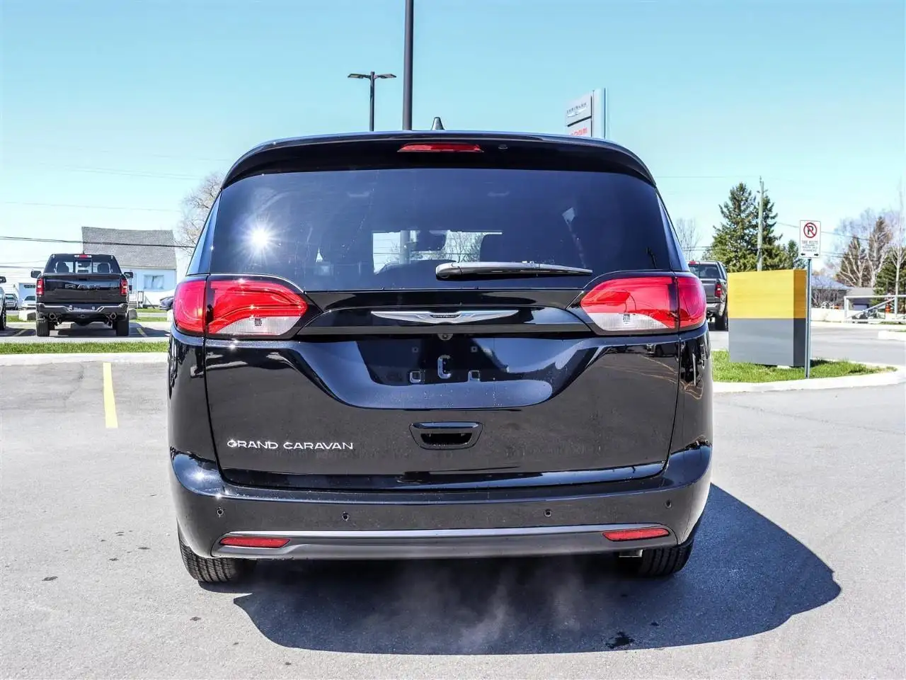 Chrysler Grand Caravan снимка Chrysler Grand Caravan