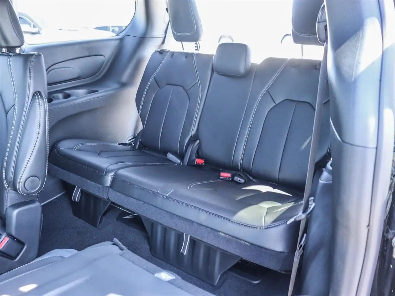 Chrysler Grand Caravan снимка Chrysler Grand Caravan