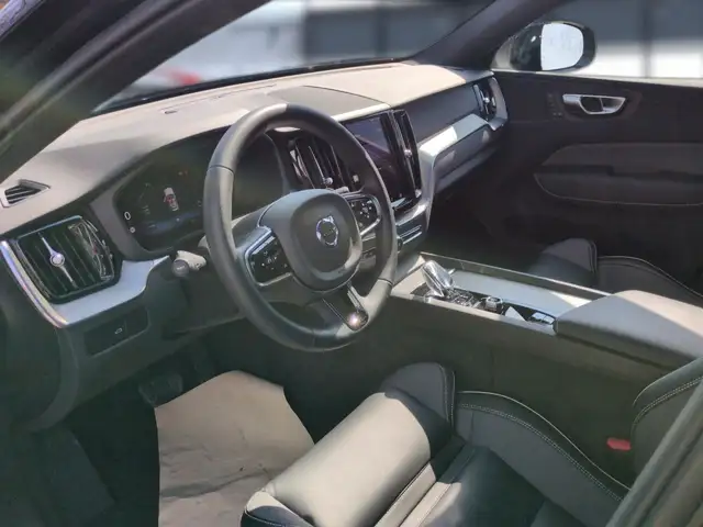 Volvo XC60 view 13