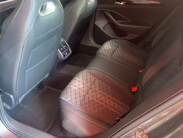 Volkswagen Passat view 11