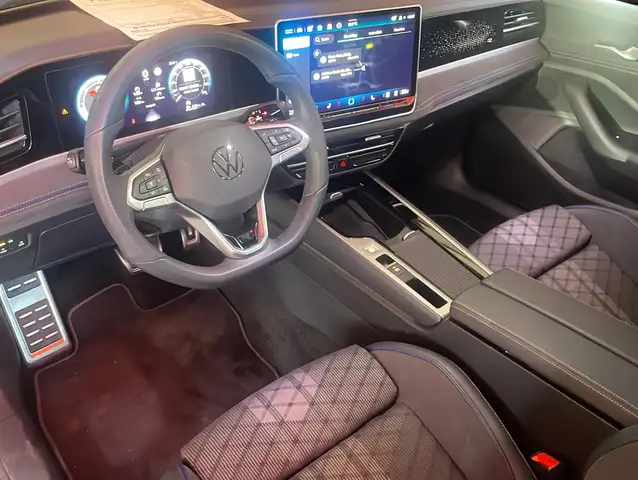 Volkswagen Passat view 5