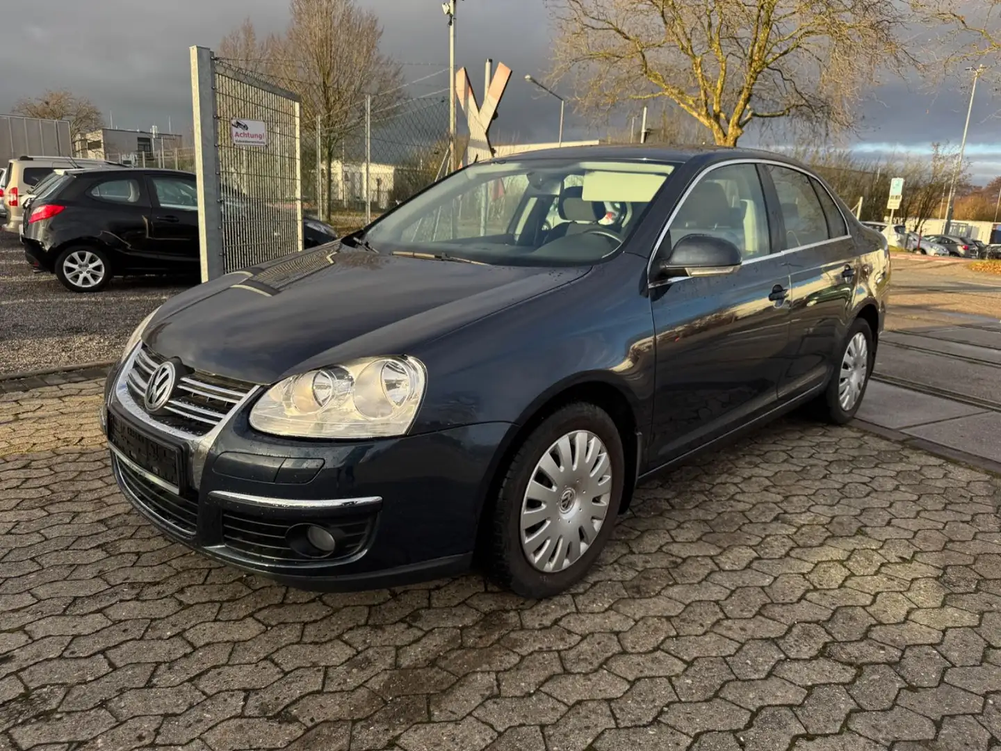 Volkswagen Jetta V Comfortline 1,6*Klimatr*SHZ*2.Hand* Blue - 1