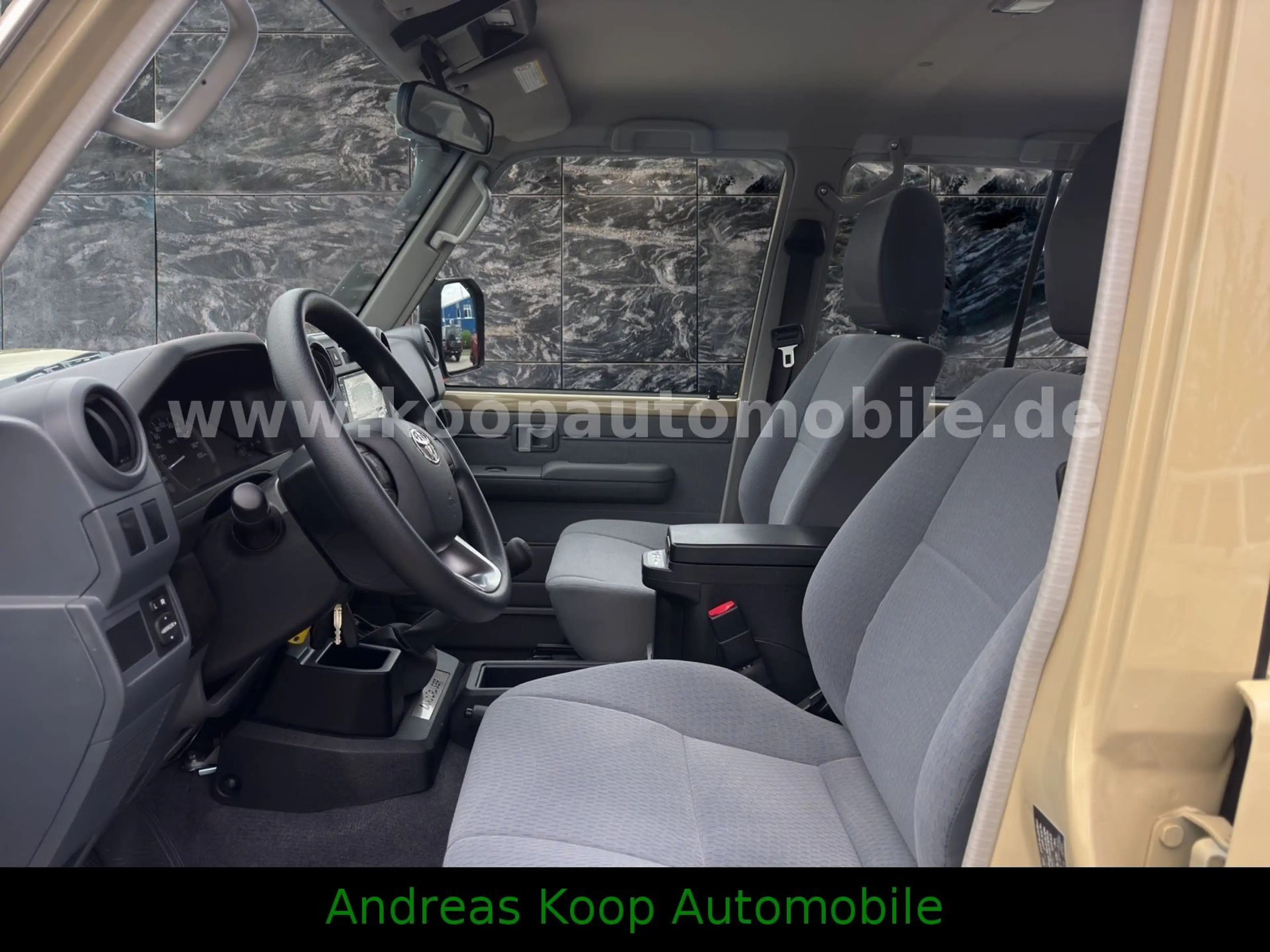 Toyota Land Cruiser GRJ 76 LX-G 4,0i V6 Euro-6e SOFORT — photo 11