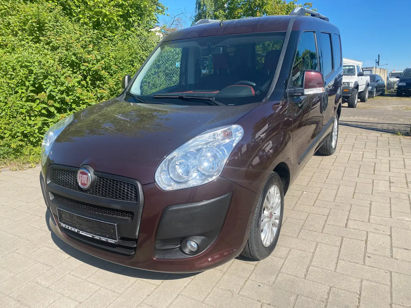 Fiat Doblo Emotion Red - 1