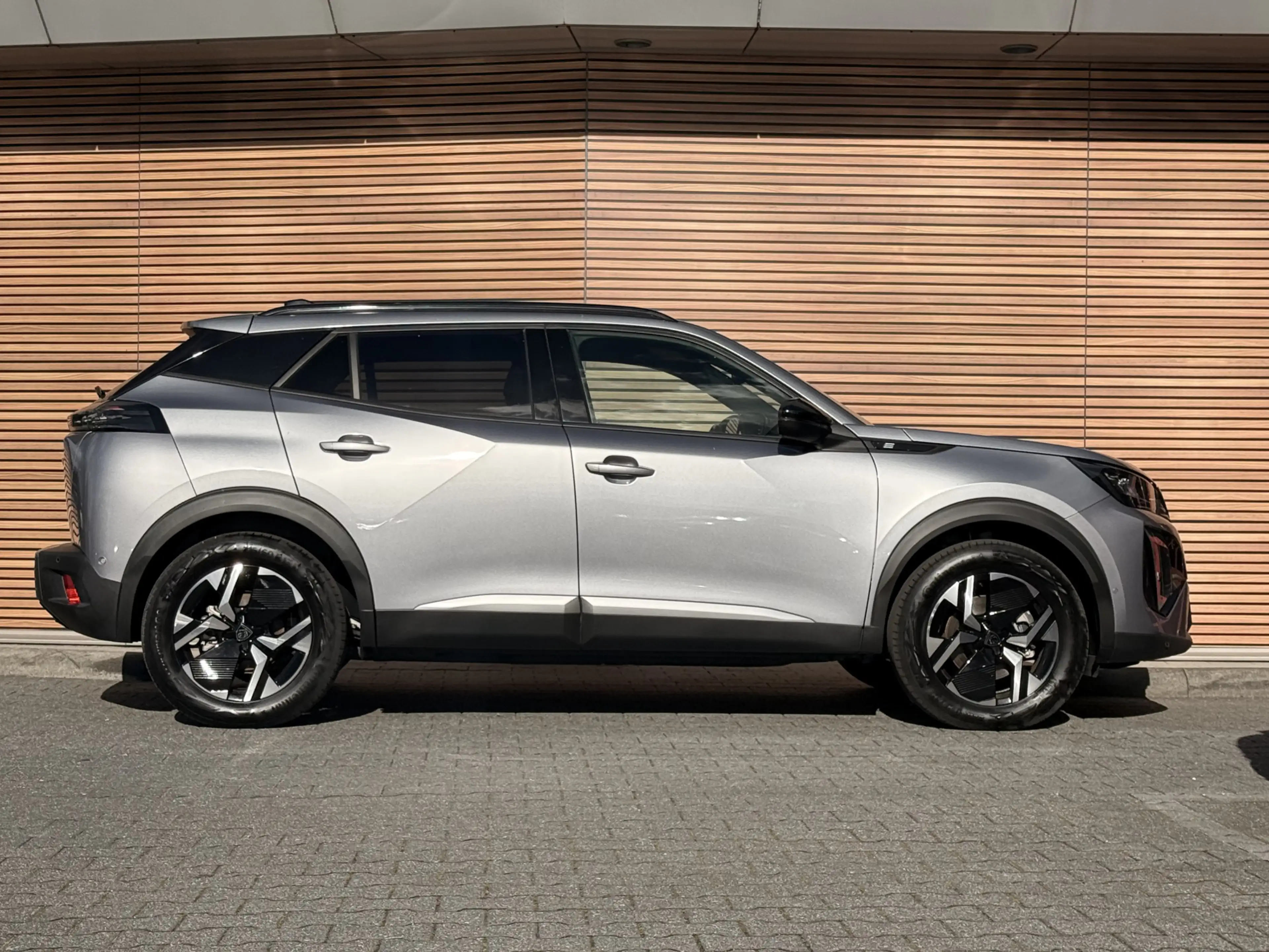 Peugeot e-2008 EV Allure Pack 50 kWh 360* Camera / Navi / Clima / — photo 6