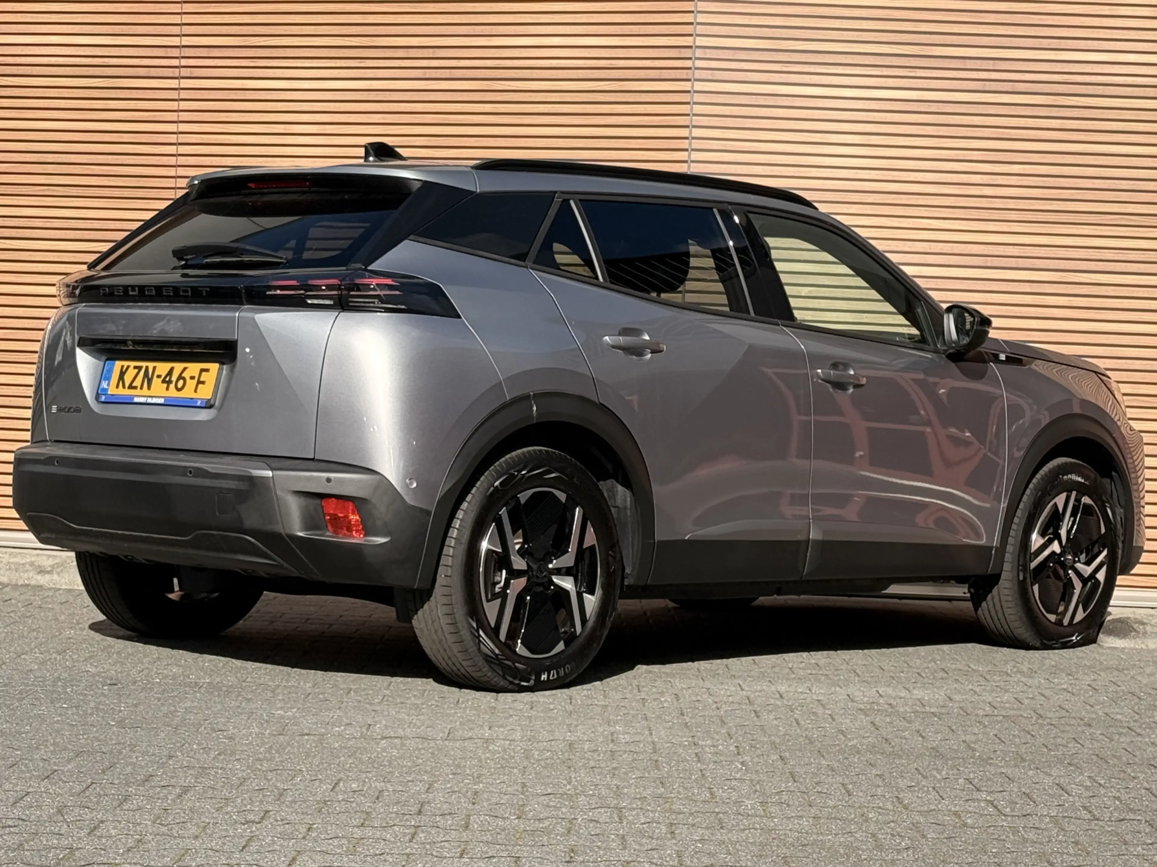 Peugeot e-2008 EV Allure Pack 50 kWh 360* Camera / Navi / Clima / — photo 3