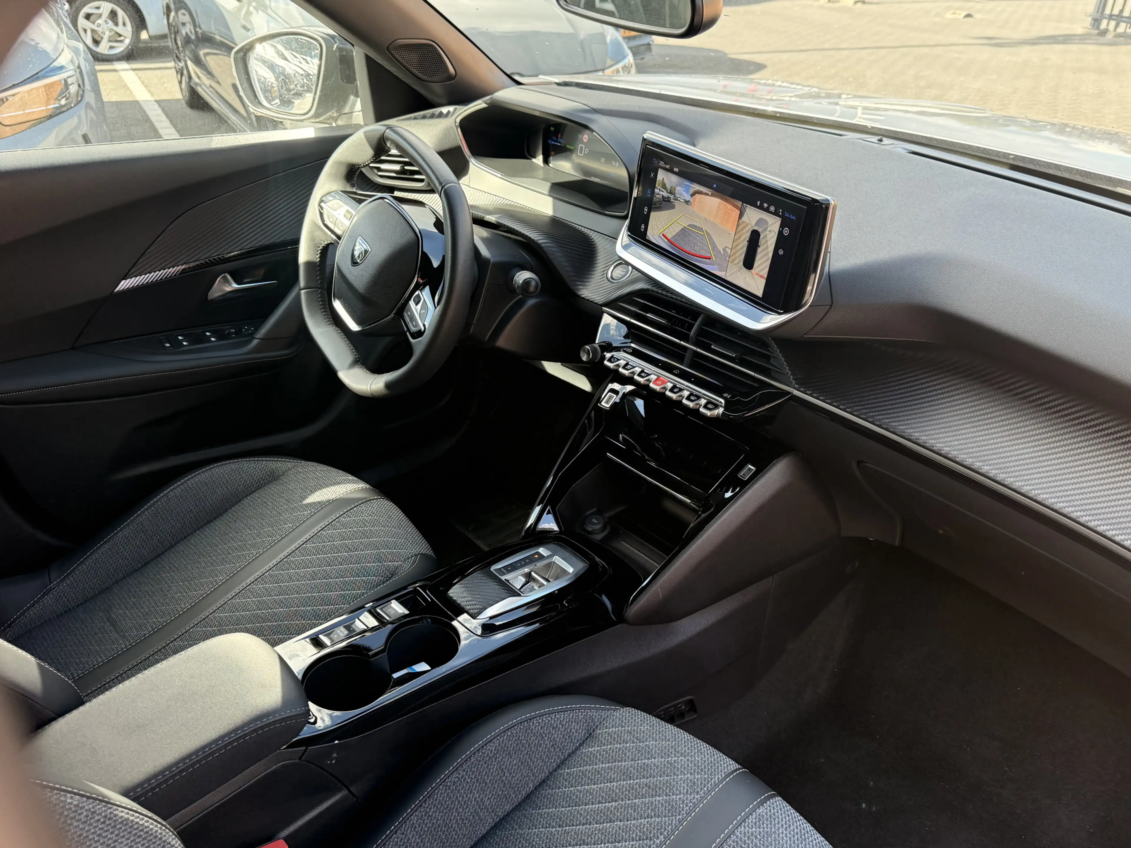 Peugeot e-2008 EV Allure Pack 50 kWh 360* Camera / Navi / Clima / — photo 4