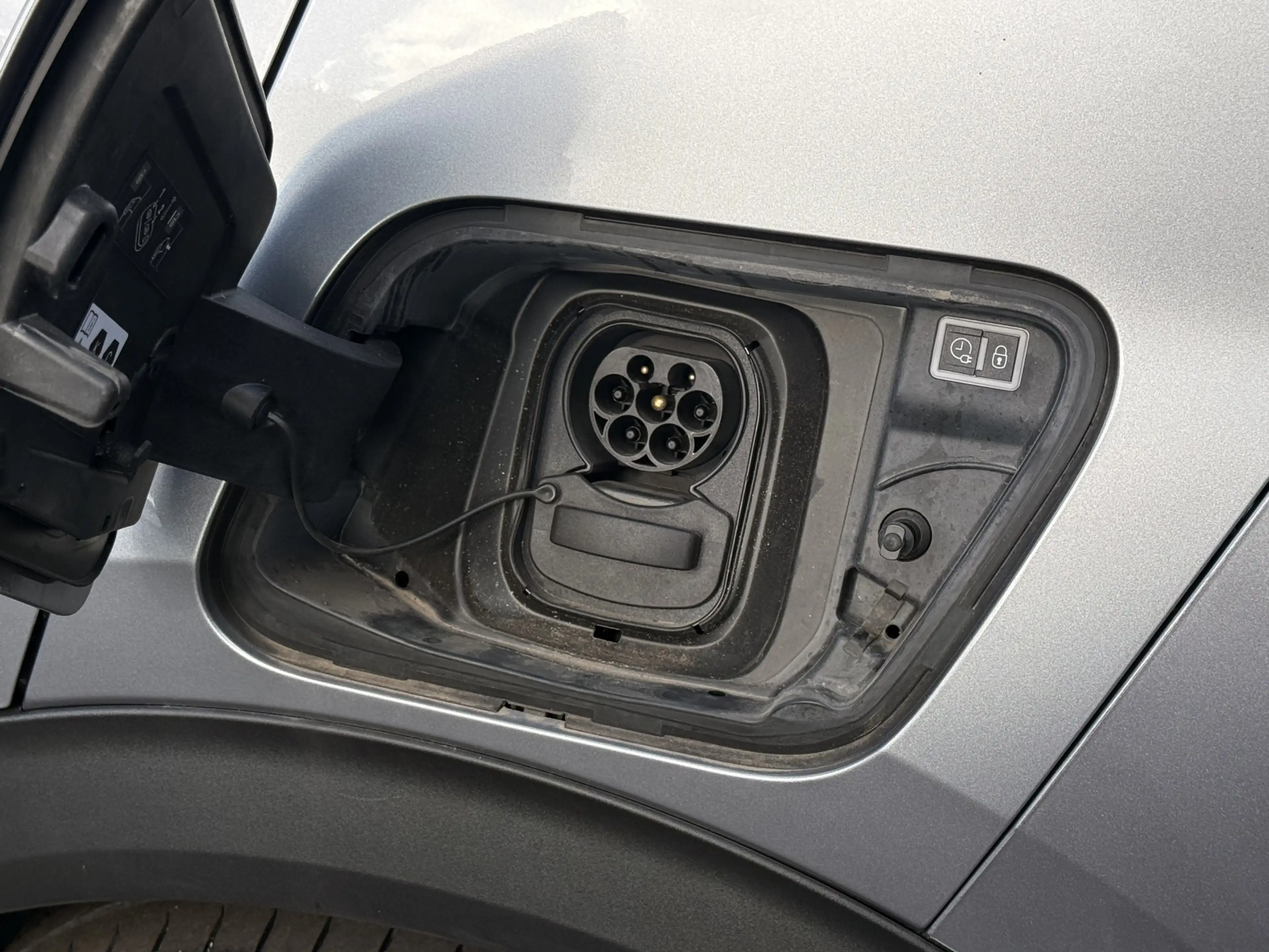 Peugeot e-2008 EV Allure Pack 50 kWh 360* Camera / Navi / Clima / — photo 10