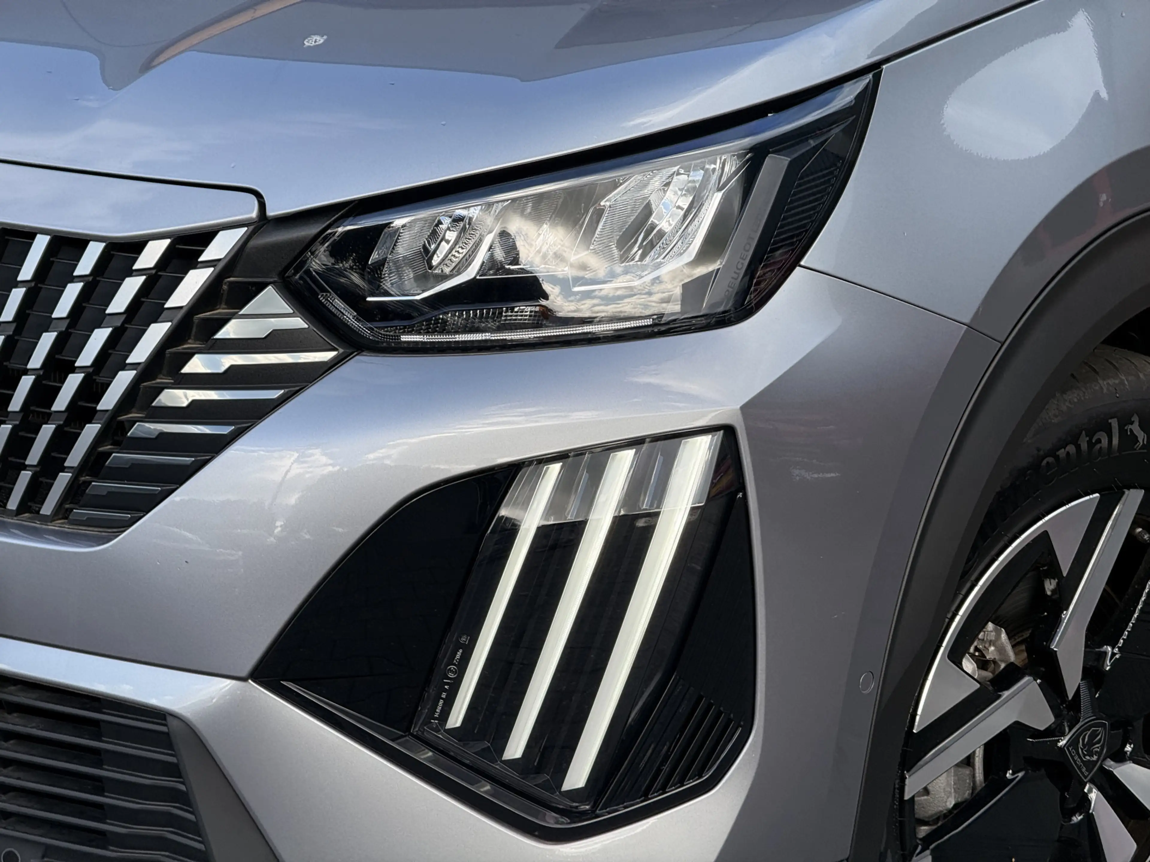 Peugeot e-2008 EV Allure Pack 50 kWh 360* Camera / Navi / Clima / — photo 13