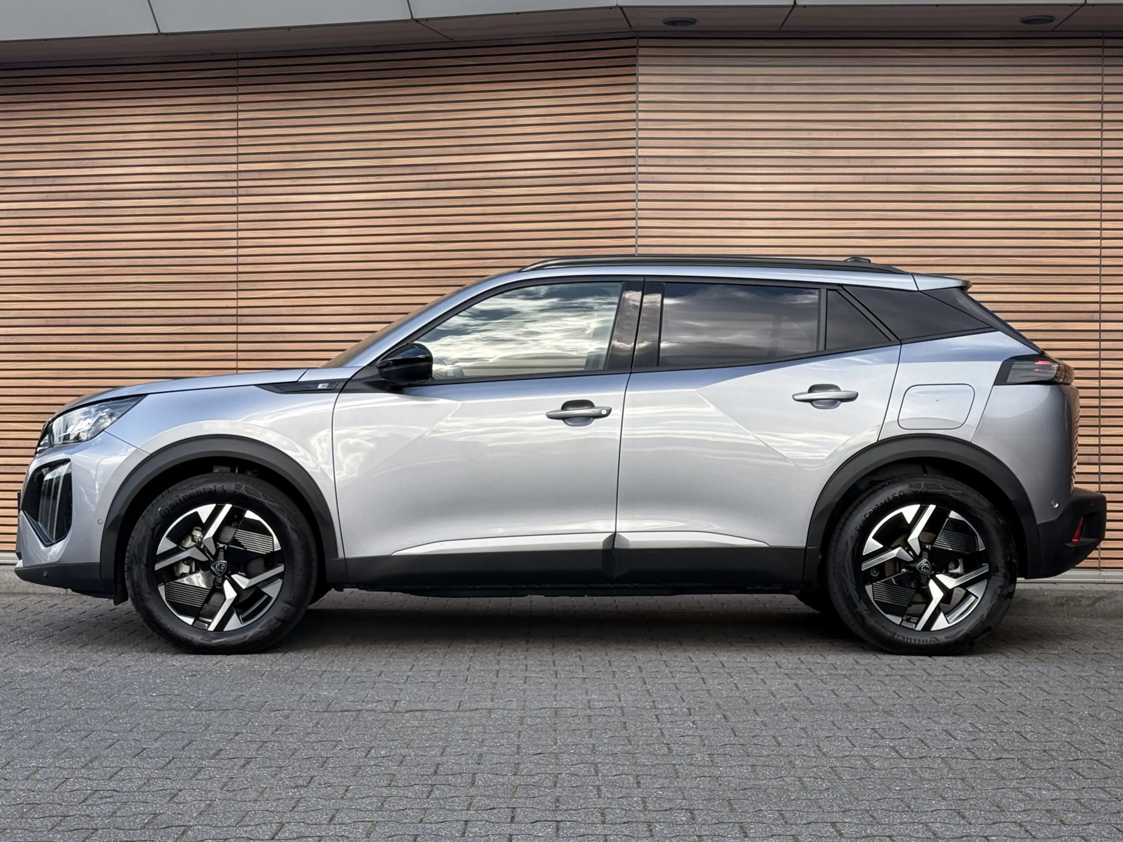 Peugeot e-2008 EV Allure Pack 50 kWh 360* Camera / Navi / Clima / — photo 5
